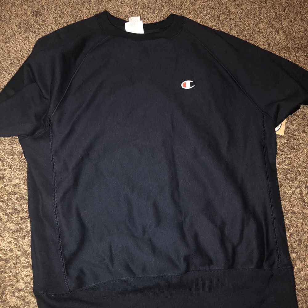 Brand new champion crew neck. Navy Blue